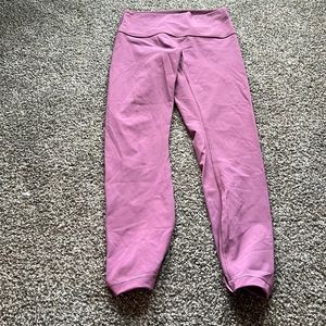 Lululemon Size 6 Wonder Under Leggings 7/8 length. Not high rise.